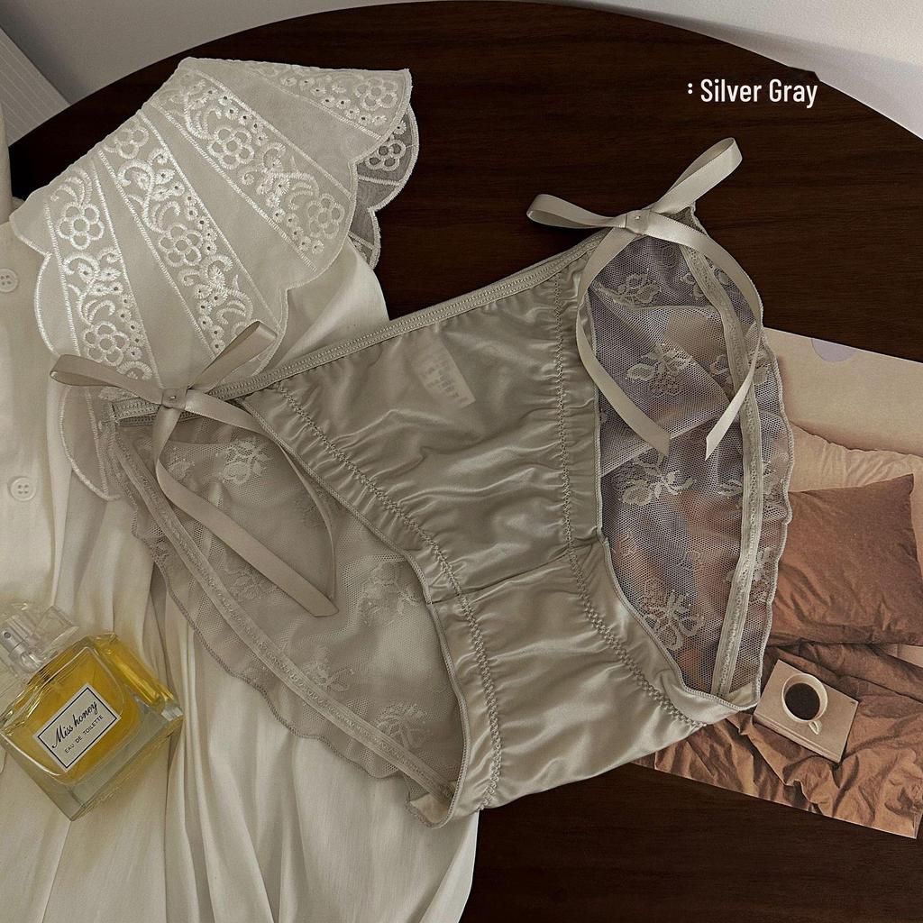 Трусики из шелковистого атласного кружева с заниженной талией - роскошное, прозрачное и сексуальное женское нижнее белье