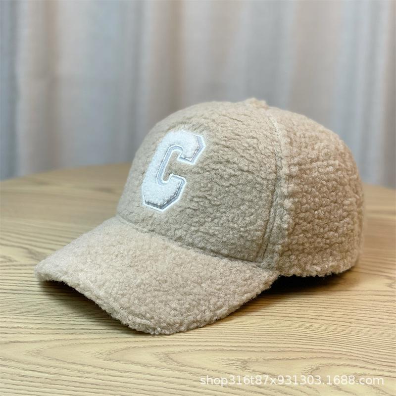 Новая шапка Женская осенне-зимняя с буквой C из овечьей шерсти теплая бейсболка в корейском стиле повседневная кепка с козырьком для женщин для путешествий на открытом воздухе