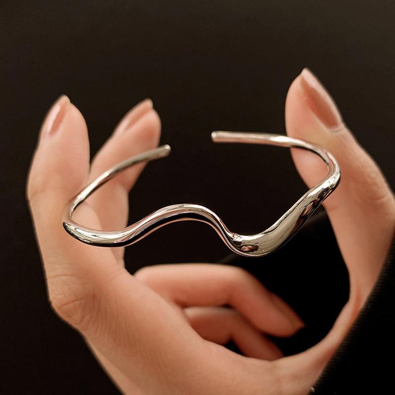 Нерегулярный глянцевый серебряный браслет Mobius, регулируемый индивидуальный браслет для женщин