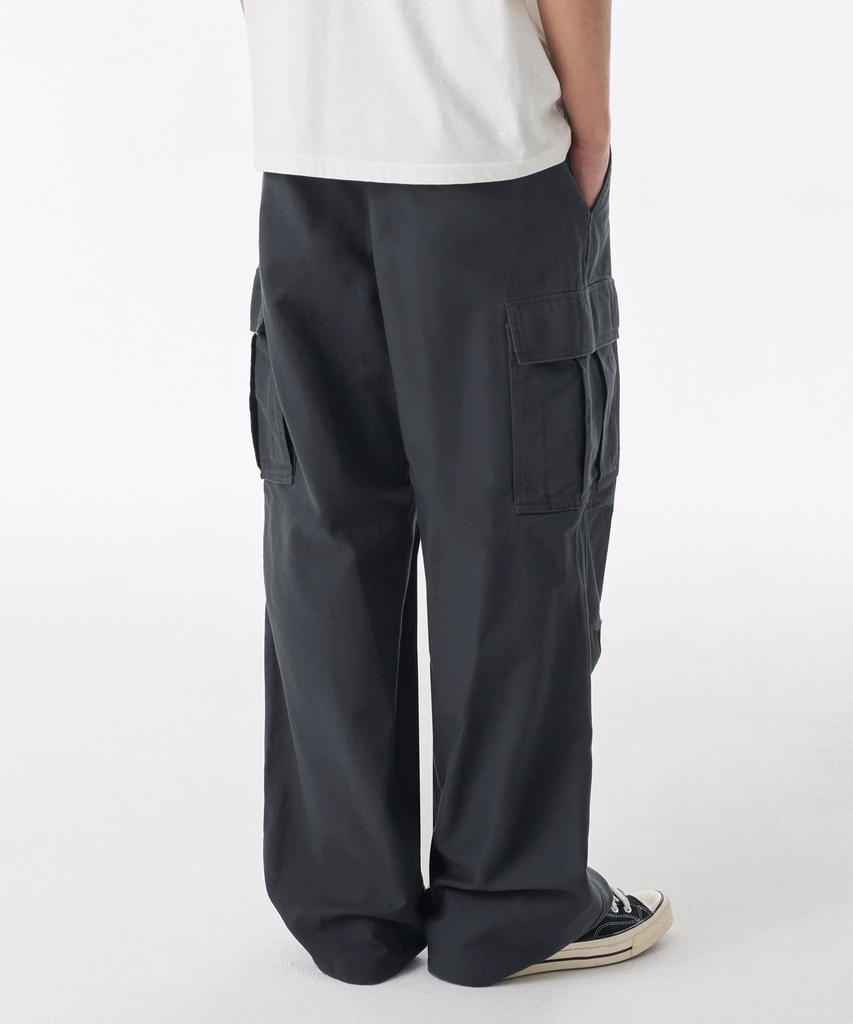 MUSINSA STANDARD Back Satin Parachute Cargo Pants [Dark Gray]