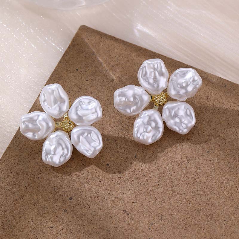 Korean White Imitation Pearl Flower Stud Earrings for Women Elegant Sweet Floral Temperament Earrings Wedding Jewelry Gift