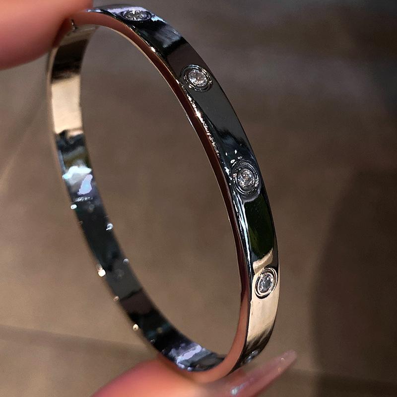Нишевый высококлассный медный браслет с микроинкрустацией цирконами для пар, с простым кругом и блестящим браслетом