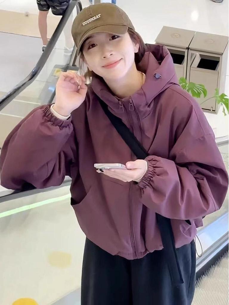 Женская уникальная куртка-ветровка с капюшоном - Стильный и свободный крой для весны и осени 2025.