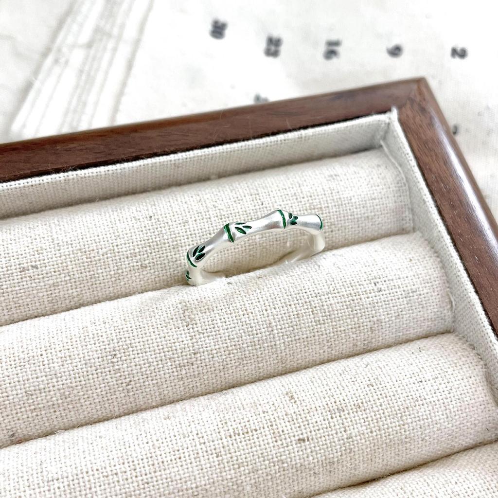 Новое кольцо в китайском стиле с бамбуковым дизайном и белым зеленым халцедоном - элегантные высококачественные нишевые женские украшения