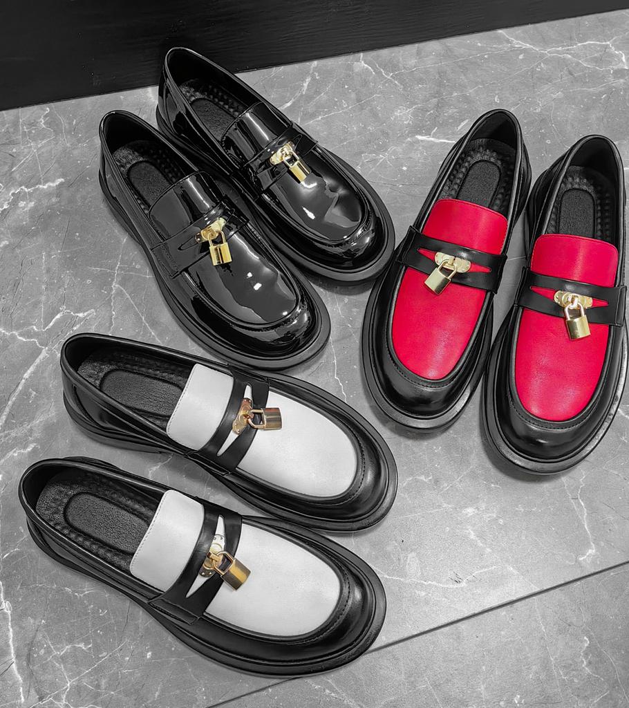 Мода 2025 Мужские лоферы с металлической застежкой, кожаные слипоны, модная деловая повседневная обувь, нескользящая подошва, удобная обувь для вождения