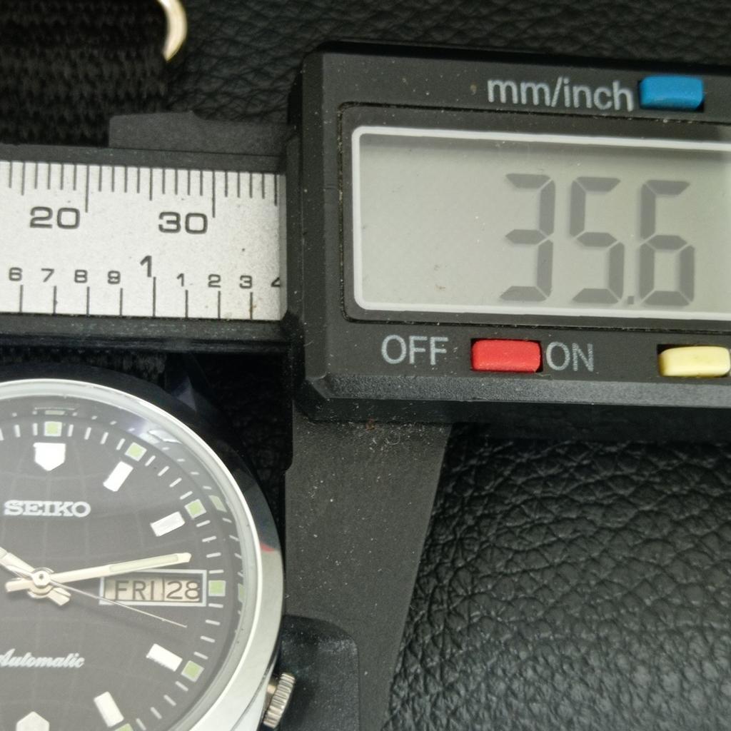 ВИНТАЖНЫЕ ОТРЕМОНТИРОВАННЫЕ МУЖСКИЕ АВТОМАТИЧЕСКИЕ ЧАСЫ SEIKO 5 ЯПОНИЯ ЧЕРНЫЙ ЦИФЕРБЛАТ a709597-1