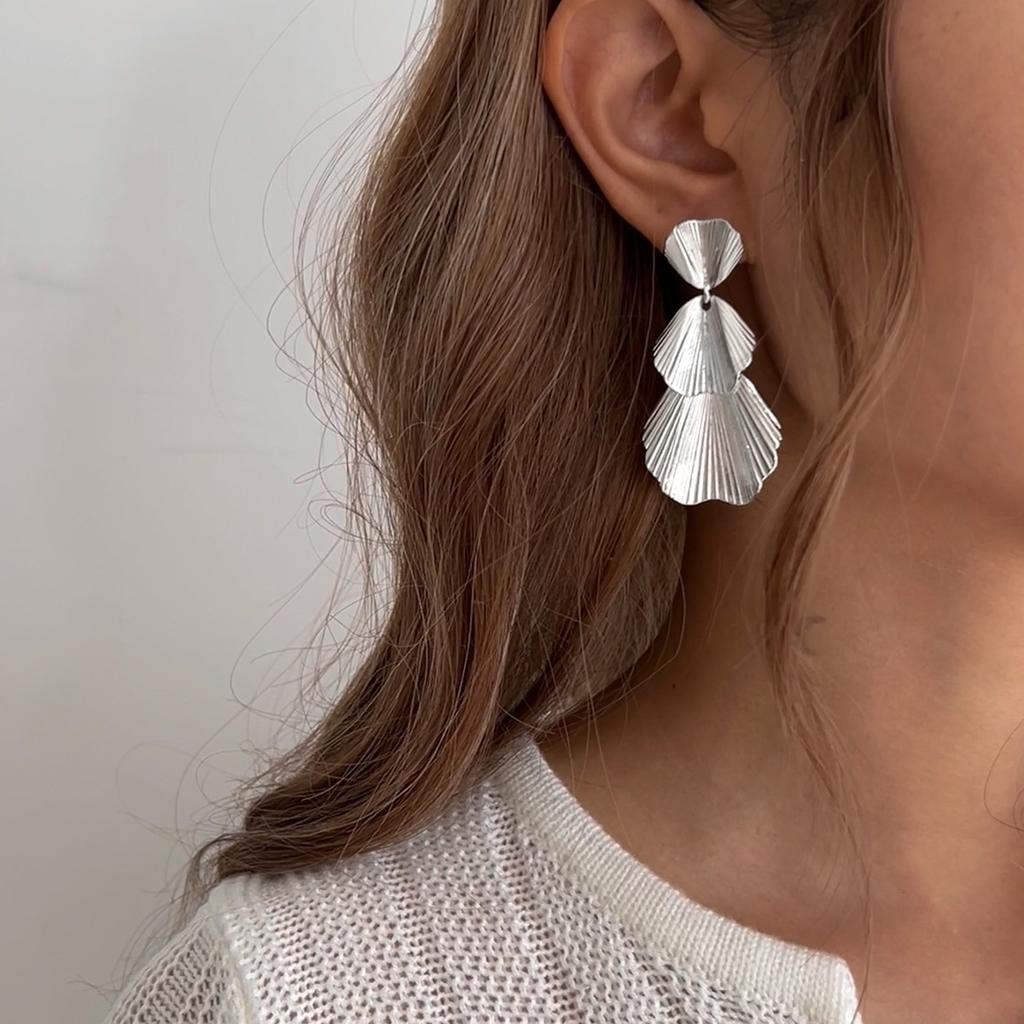 Серьги ретро серьги жидкий металл гинкго билоба простые серьги-гвоздики женские нишевые модные серьги