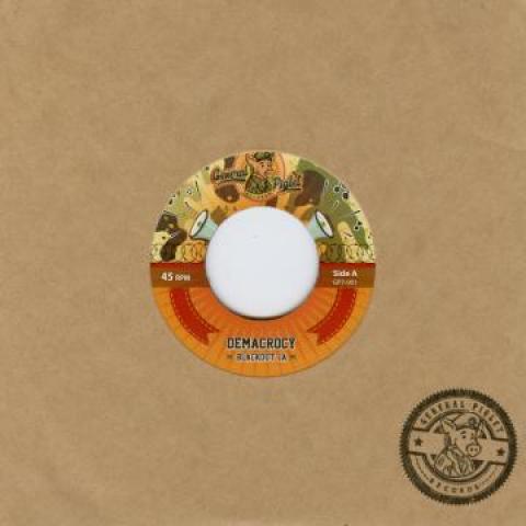 7-дюймовая пластинка BLACKOUT JA / DUBSY - Demacrocy / Demacrodub RRGP7001 General Piglet 2016 Япония Регги, Ска и Даб