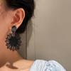 Большие черные серьги-капли с цветком для женщин, полые сетчатые подвески, преувеличенный рок, индивидуальность, свадебная вечеринка, винтажные украшения для ушей
