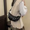Textured crescent bag 2025 winter new women's bag niche design shoulder bag simple retro messenger bag tide