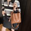 2025 Autumn Women's Retro Large-Capacity Bucket Bag: Versatile Crossbody and Shoulder Bag