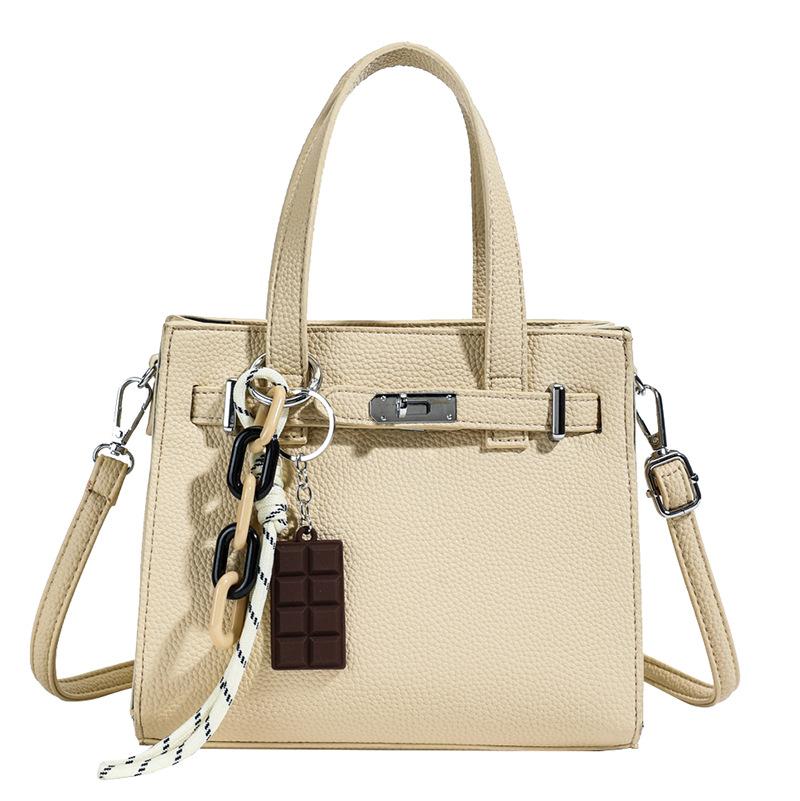 Маленькая квадратная сумка для ручной носки с узором личи, женская, весна 2025, корейская версия, трендовая, высококлассная, модная, на плечо, повседневная сумка-мессенджер