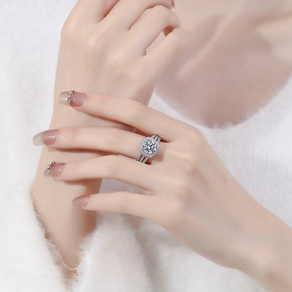 Кольцо с квадратным цирконием в два карата, инкрустированное цирконием, легкое роскошное женское индивидуальное кольцо, кольцо на указательный палец.