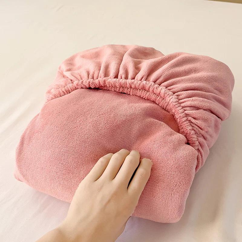 Эластичный наматрасник Теплая плюшевая простыня на резинке Бархатное покрывало Зимнее теплое покрывало для кровати Защитник матраса Простыня из молочного бархата