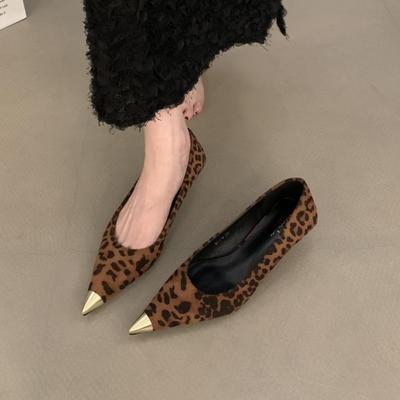 Французский острый носок, леопардовый узор, темпераментные туфли-лодочки с мелким вырезом, женские новые замшевые туфли на шпильке для весны и осени