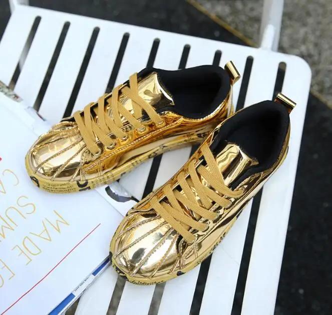 Модные новые мужские туфли Модные лакированные кроссовки из кожи Топы Золотые Серебряные ботинки в стиле хип-хоп Глянцевые светящиеся фирменные дизайнерские туфли на плоской подошве Размер 46