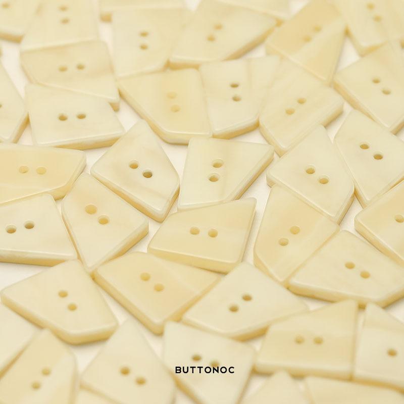 5Pcs Two Eyes Diagonal Head Triangular Resin Button Trench Coat Women'S Clothing Large Clothes Decorative Buttons Sweater Jacket Decorative Buttons