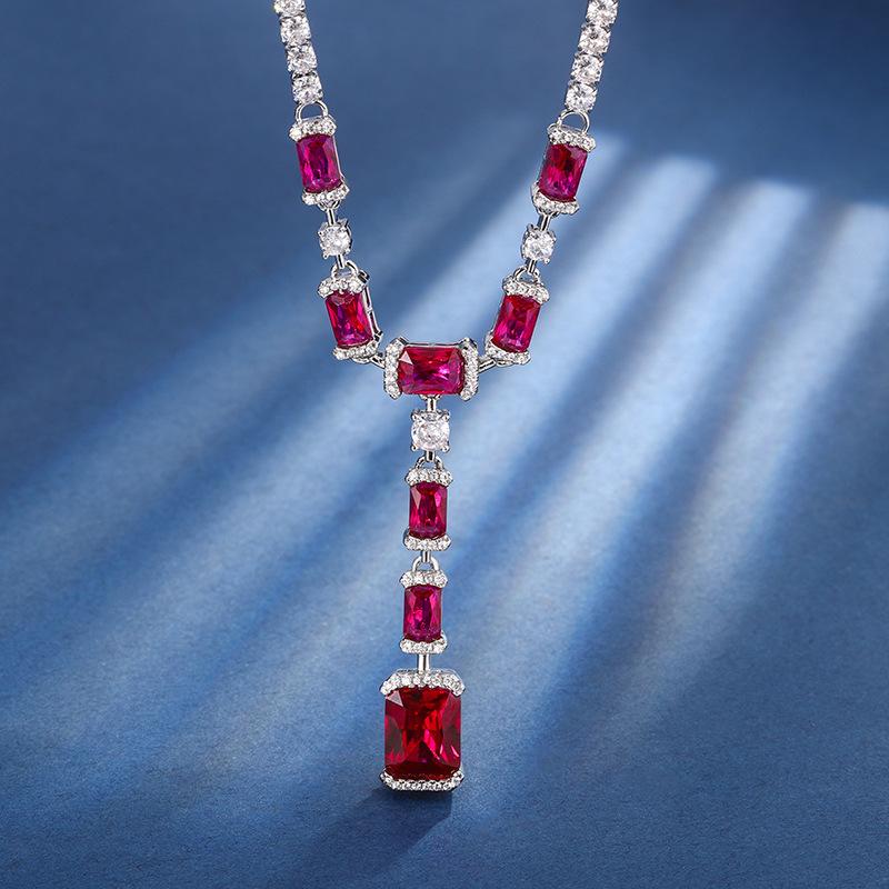 Ювелирные изделия Медь с покрытием из настоящего золота Имитация красного корунда Синяя шпинель Универсальная цепочка Премиальное банкетное колье Женское 8 * 10