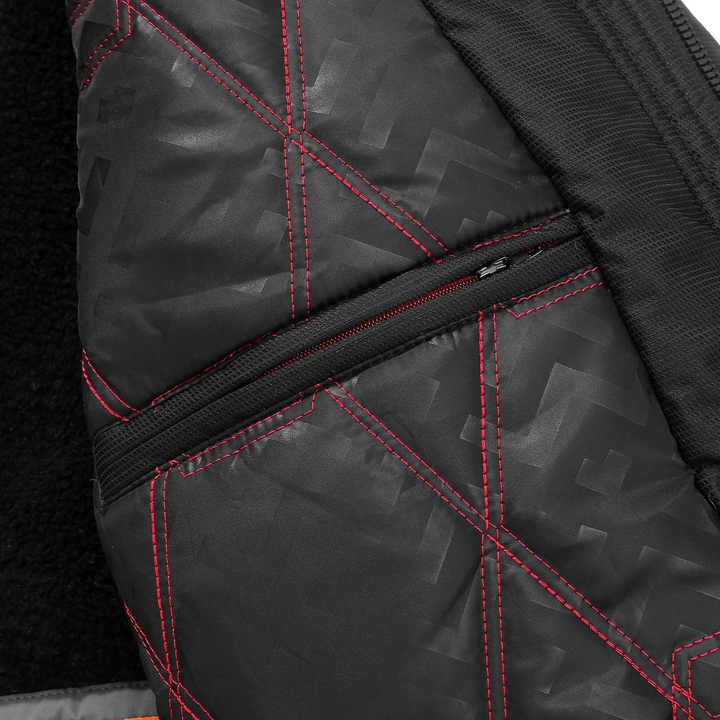 Утепленная куртка средней длины из хлопка и бархата с множеством карманов, ветрозащитными рукавами и съемной кепкой.