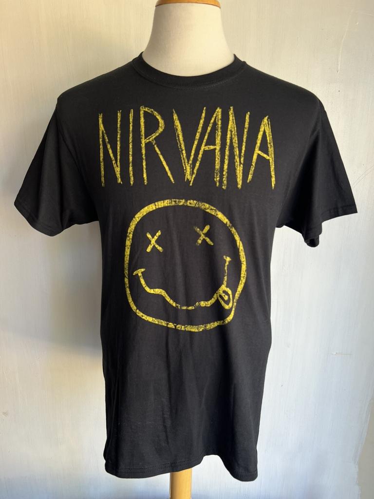 26 NIRVANA 2021 Official Men's Chalk Smiley Face Band Logo T-Shirt Size Medium Unisex T-Shirt