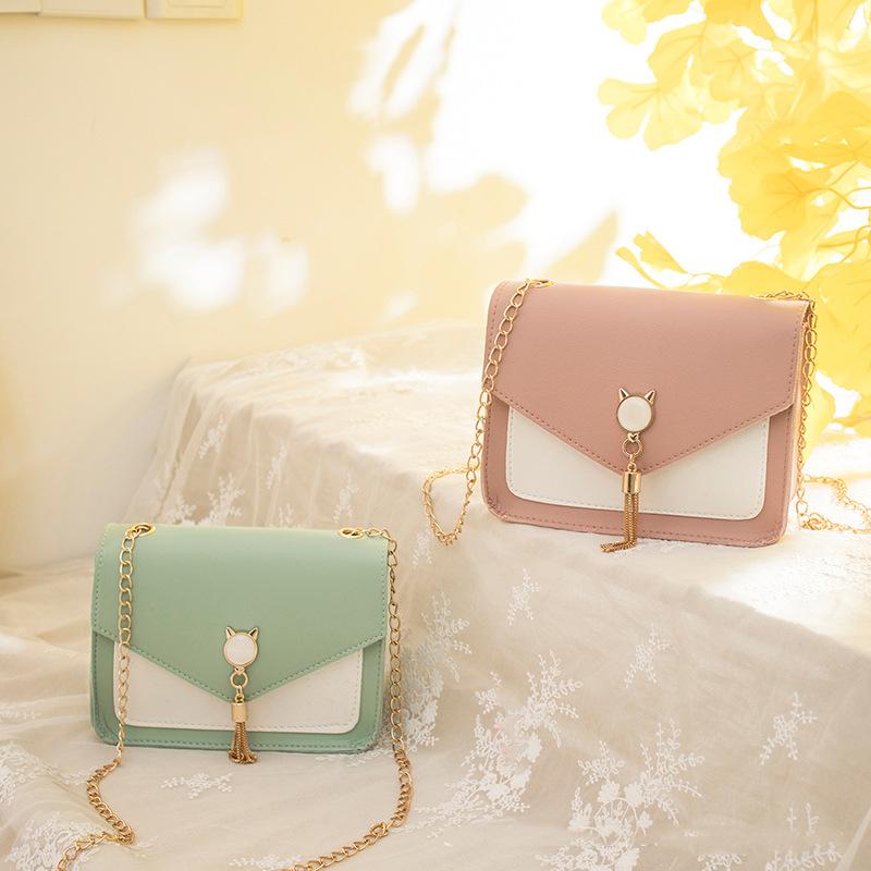 Свежая и милая модная сумка. Маленькая квадратная сумка. Универсальный клатч контрастного цвета.