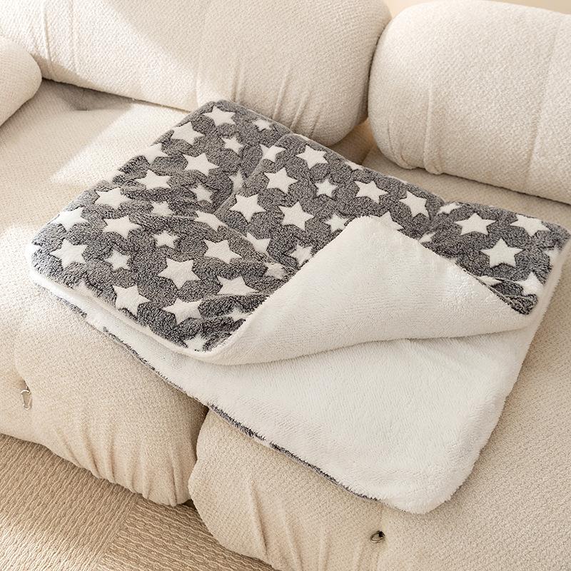 Cartoon Bear Flannel Cat Pet Blanket Dog Mat Quilt Dog Household Pet Supplies Universal for All Seasons
