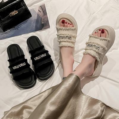 Модная женская уличная обувь на низком каблуке, крутые тапочки, женская обувь из мягкой ткани, повседневная, новая коллекция 2025 года, тапочки на толстой подошве-маффине, тапочки для ходьбы в дерьме