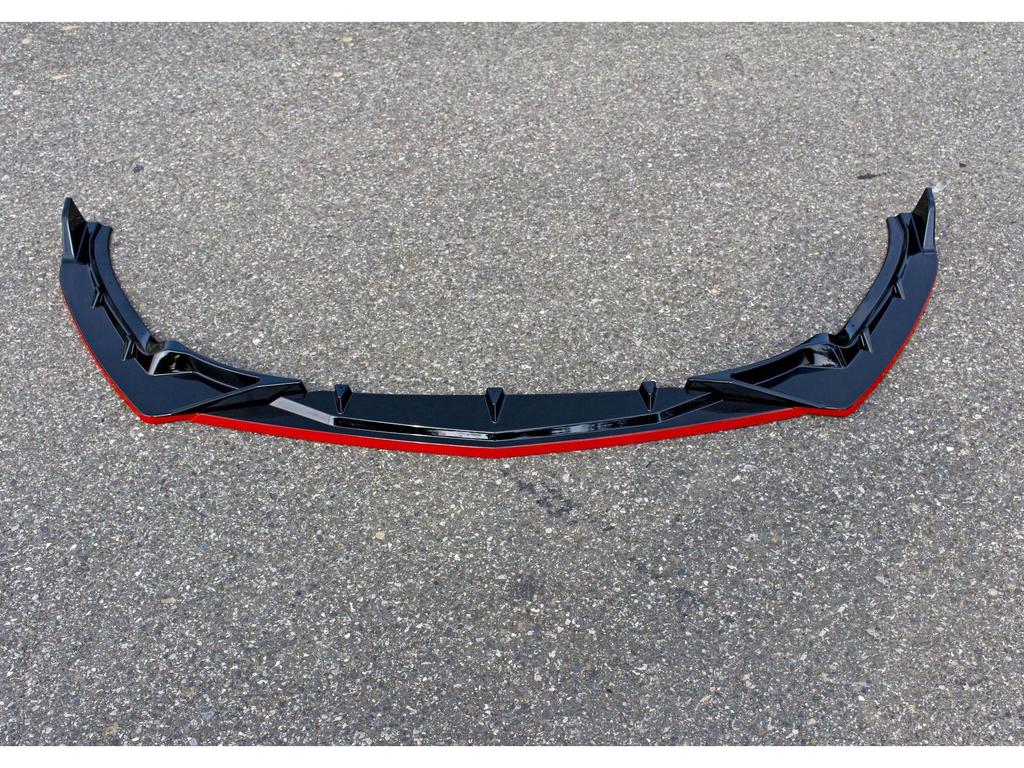 Современный комплект переднего сплиттера и заднего спойлера для Ford Fiesta: Сплиттер, жабры и защиты бампера в боевом стиле