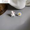 Милые серьги-гвоздики с изображением кролика, кота, ромашки для женщин, милые мини-эмалированные асимметричные серьги для девочек, ювелирные изделия на день рождения, подарки