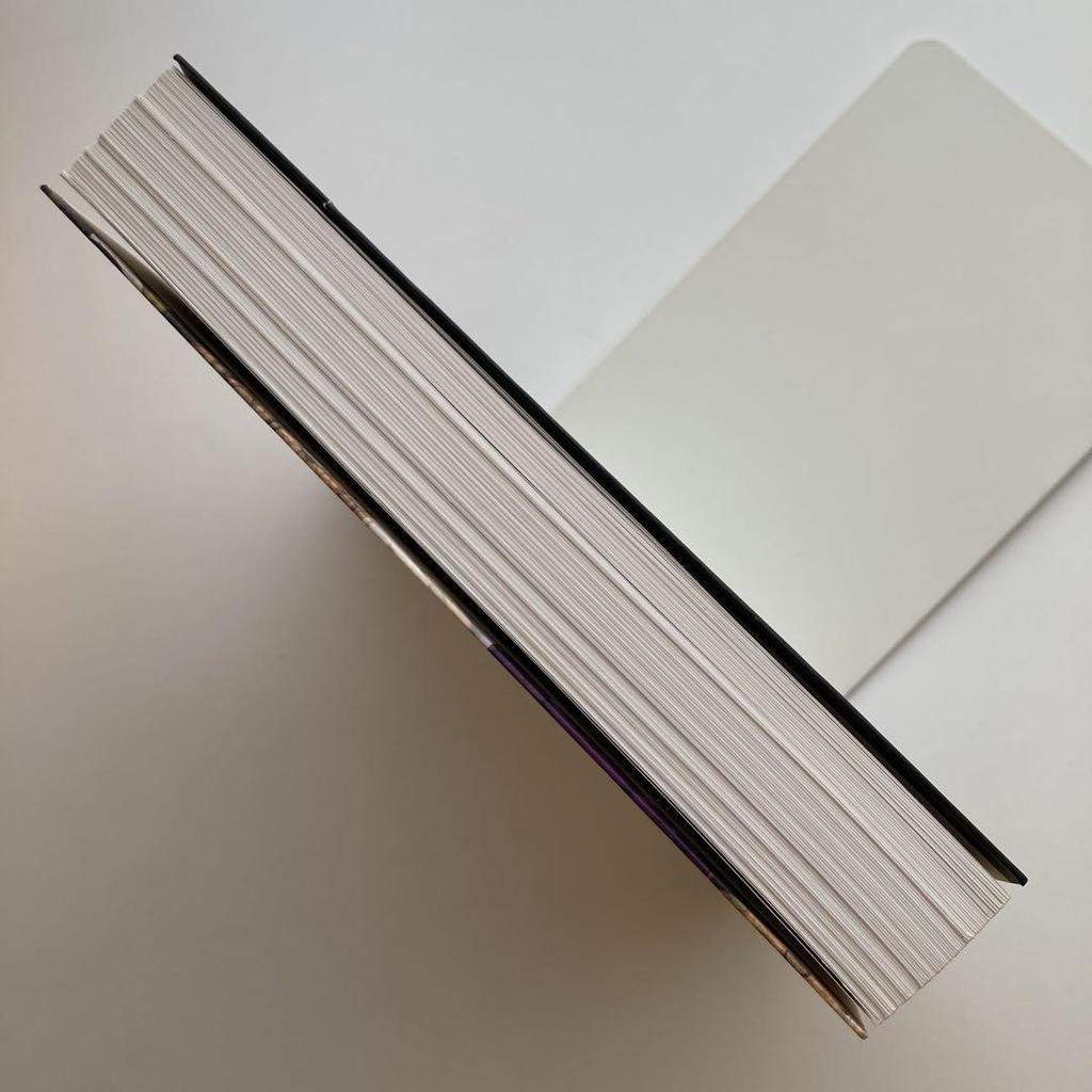 [ИСПОЛЬЗОВАННЫЕ] Иностранные книги: 1000 Стеклянных бусин: Инновации и воображение в современном изготовлении стеклянных бусин