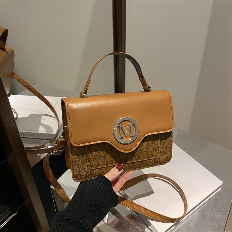 Сумка с принтом букв на плечо Женская маленькая сумка с клапаном для повседневного использования