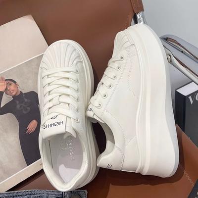 Небольшие женские туфли, увеличивающие рост, с ракушечным носком, белые кожаные туфли, весенние новые кроссовки на платформе, повседневные кроссовки