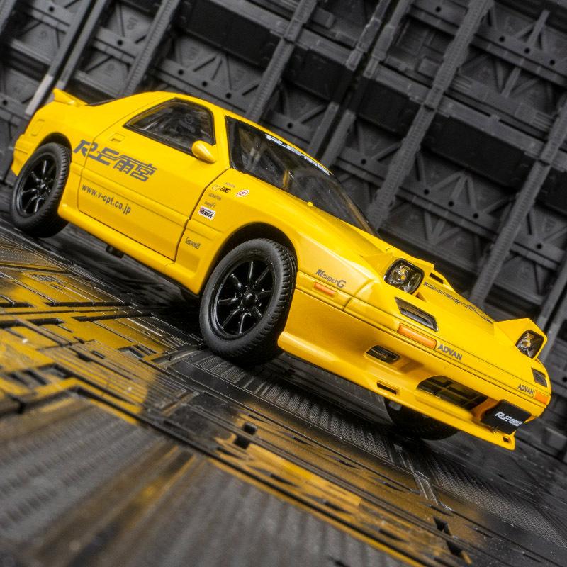 Моделирование RX-7 Модель автомобиля из сплава Украшения Акустооптический Четырехдверный Рулевой Амортизирующий Игрушечный Автомобиль