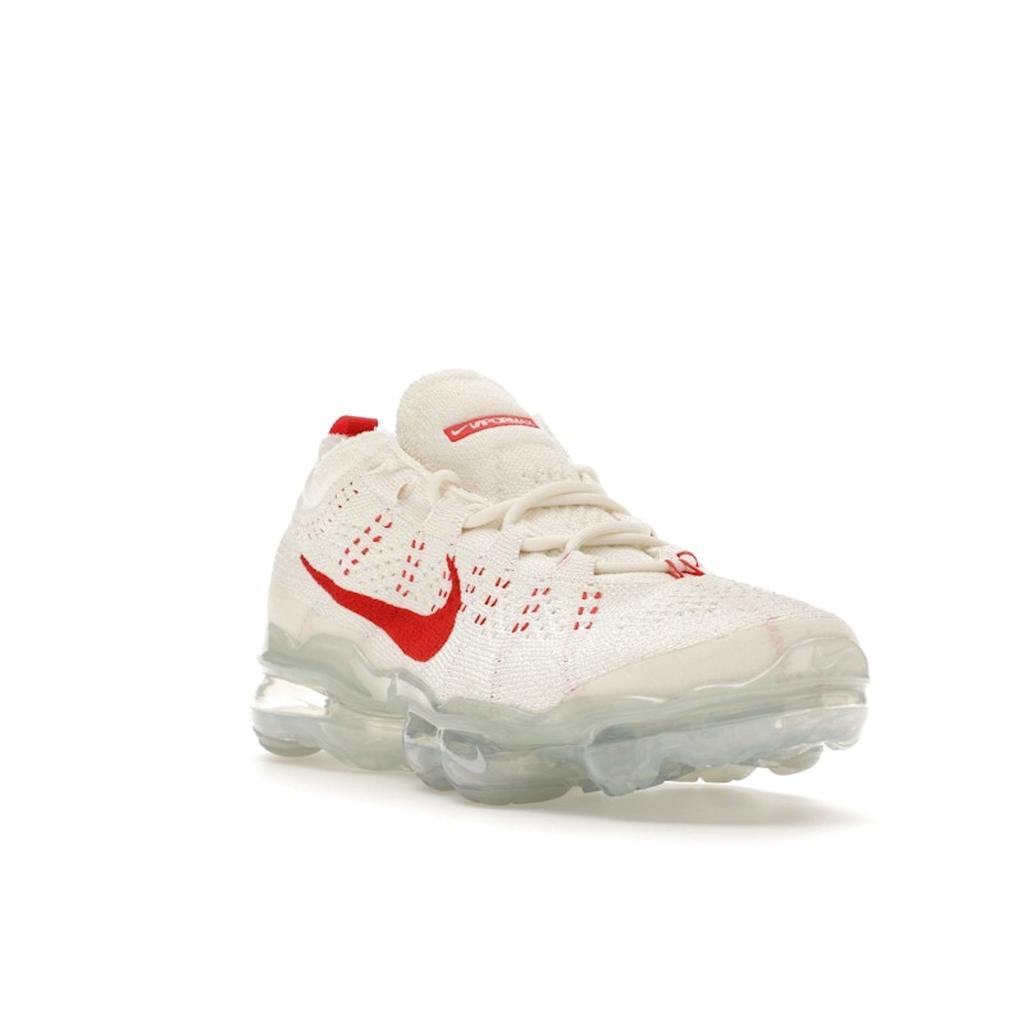 Nike Air VaporMax 2023 Flyknit Sail Track красные женские кроссовки кремовый Phantom металлик-серебристый DV6840-102
