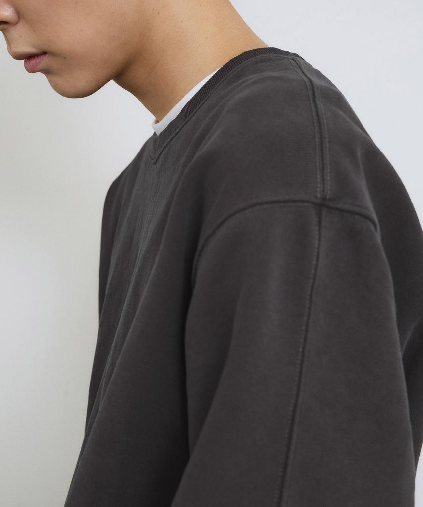 ADERNM Pigment Cut-Line Sweatshirt (Charcoal)