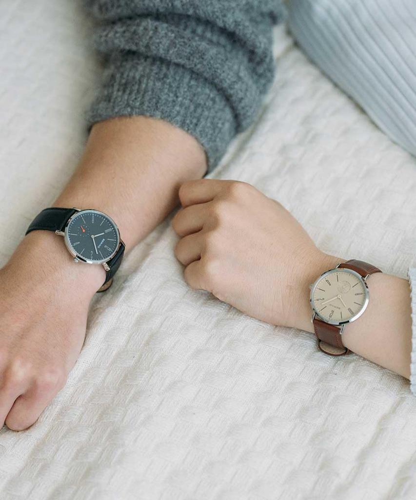 BERING И Часы Унисекс BERING Classic Скандинавские Кожаные Часы с Темно-Синим Циферблатом и Черным Идеально в качестве Подарка для Работы и Поступления [Официально
