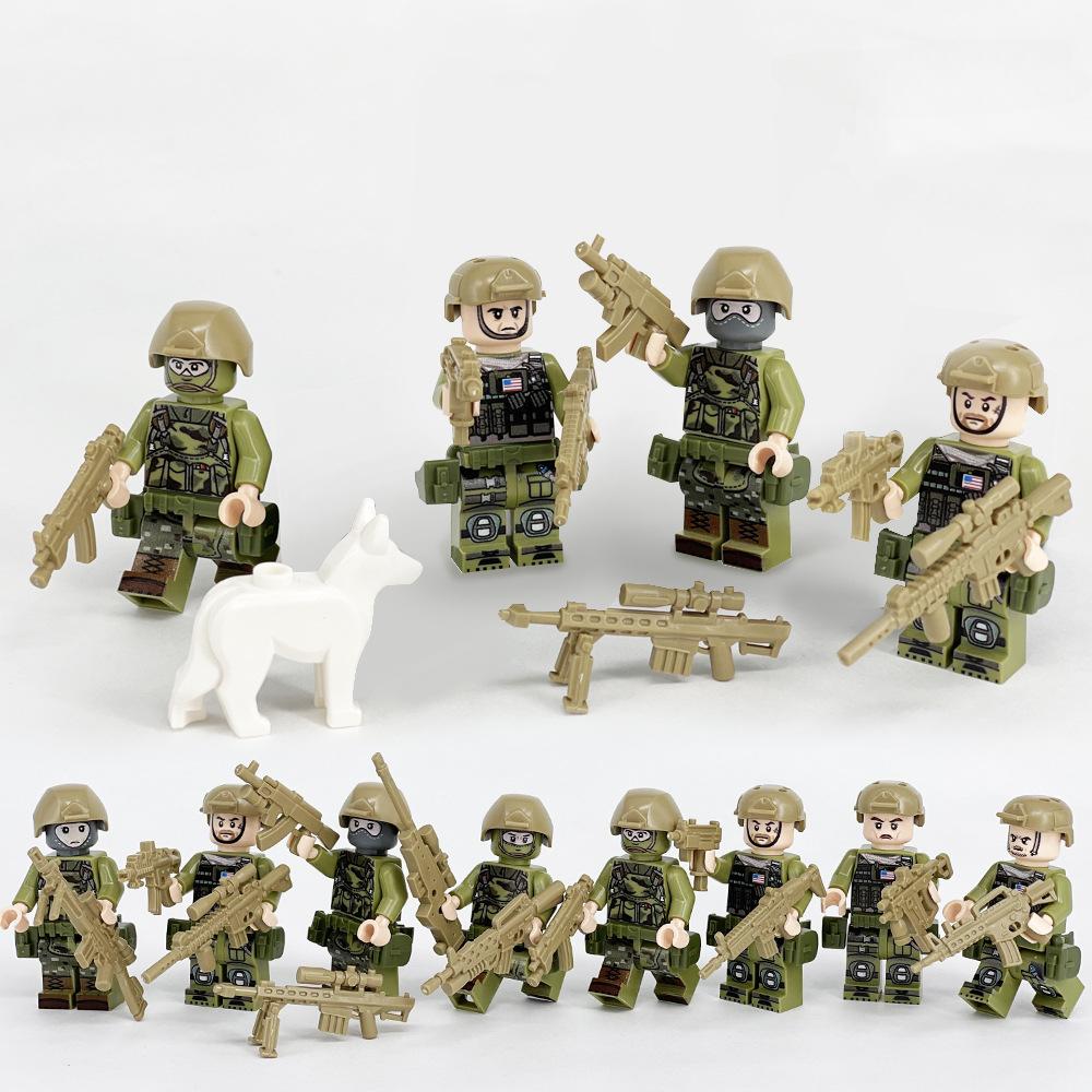 M8050 Дети американского спецназа собирают игрушечное оружие и снаряжение из строительных блоков