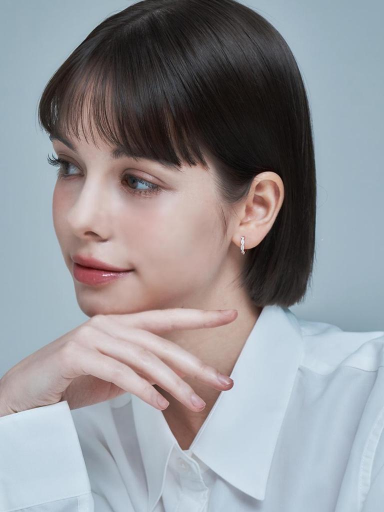 18K Cubic Twist One-Touch Earrings (Gold Pin) GI8KPEE060