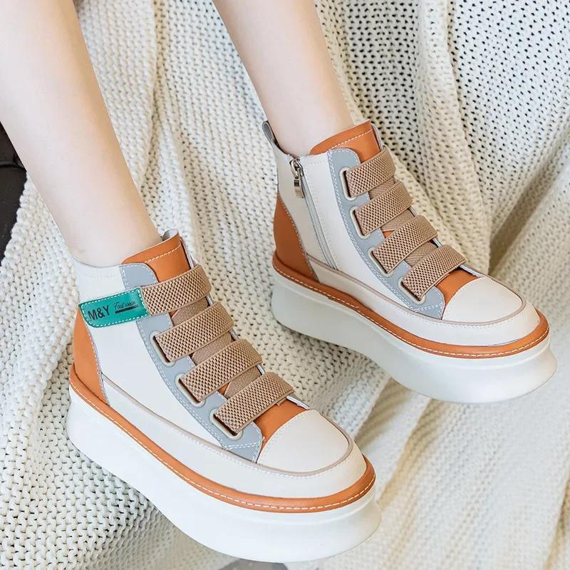 Высокий верх 8 см Новые туфли из натуральной кожи на платформе с каблуком-танкеткой Кроссовки Ботильоны до середины голени Ботинки на платформе Женские туфли, хорошо облегающие