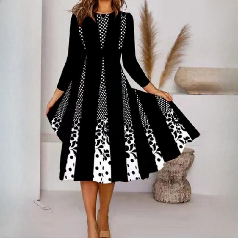 QICED Женское платье с принтом персонализированной позиции и круглым вырезом, рукавами средней длины