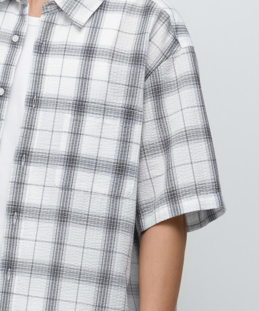 MUSINSA STANDARD Relaxed Seersucker Ombre Check Short Sleeve Shirt [White/Black]