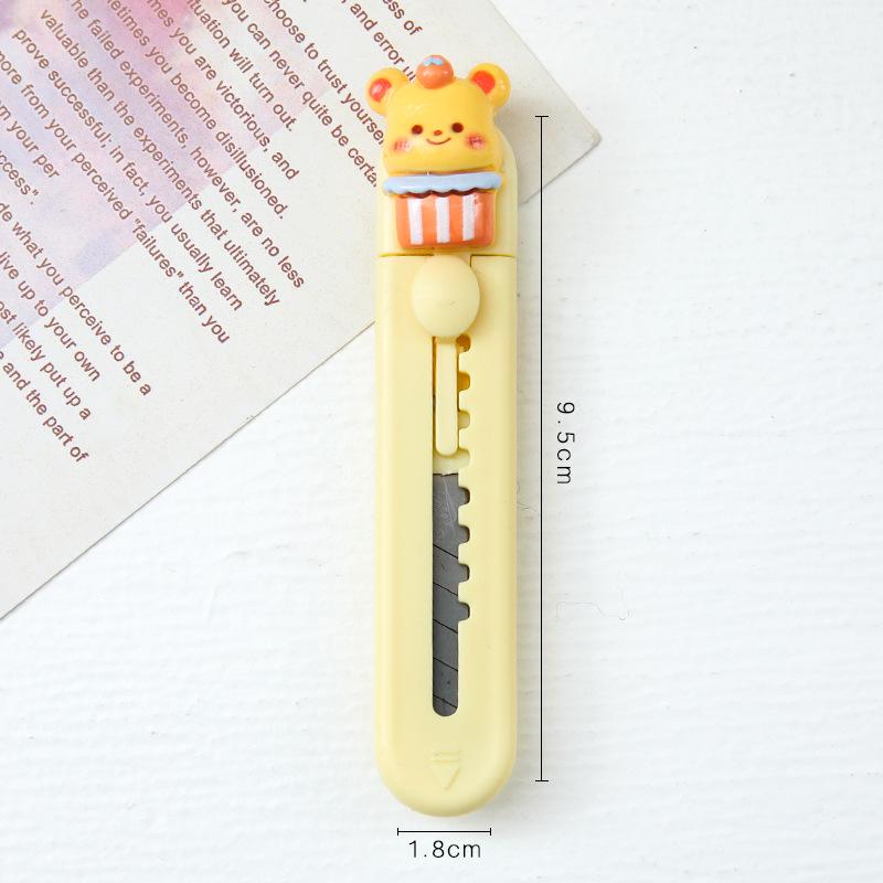Bear Art Knife - Cute Cartoon Student Office Paper Cutter (Portable and Compact)