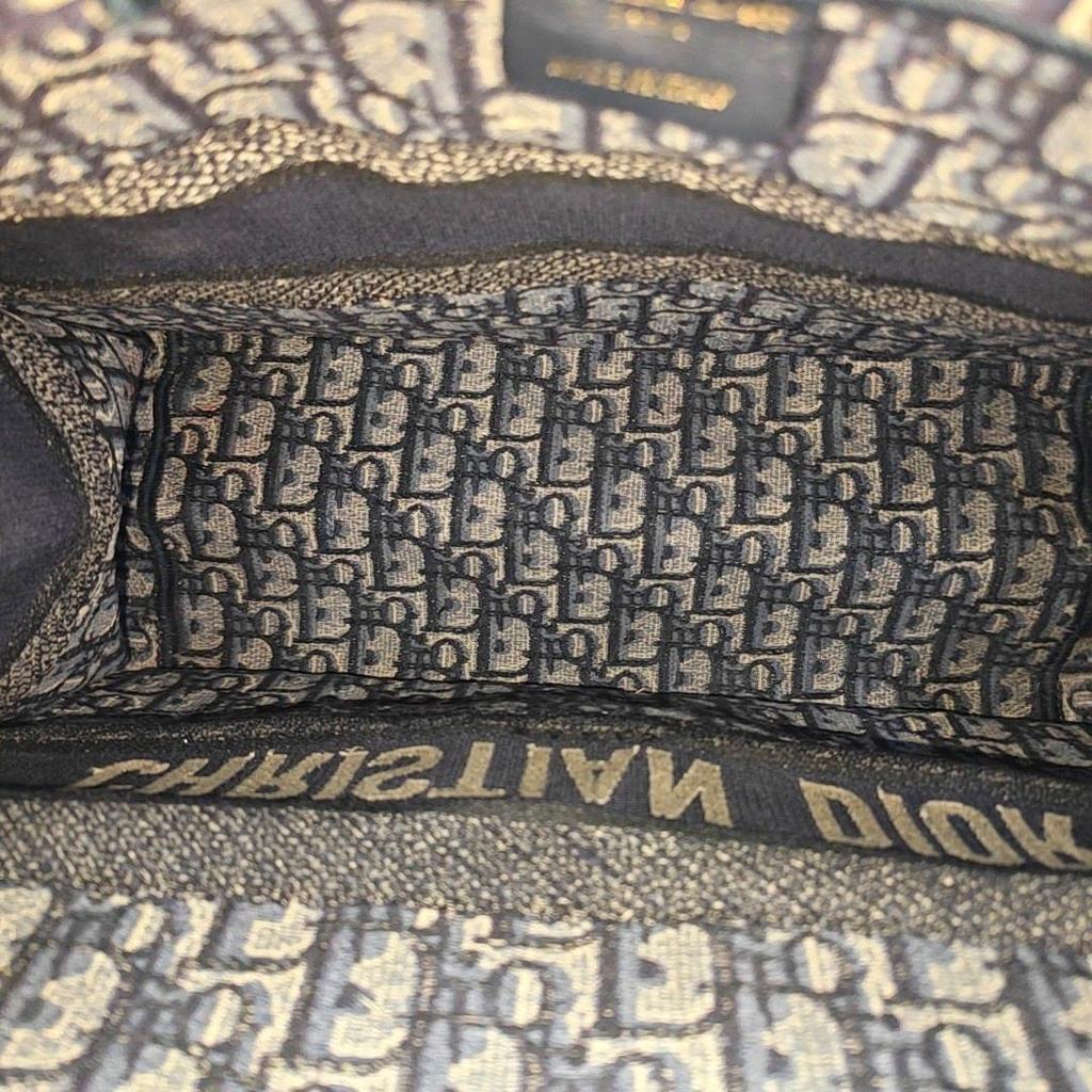 [Б/У] Сумка-тоут Book Tote, средняя, синий холст, вышитый монограмма, ручная сумка - Хорошее состояние #1IIT0IQ