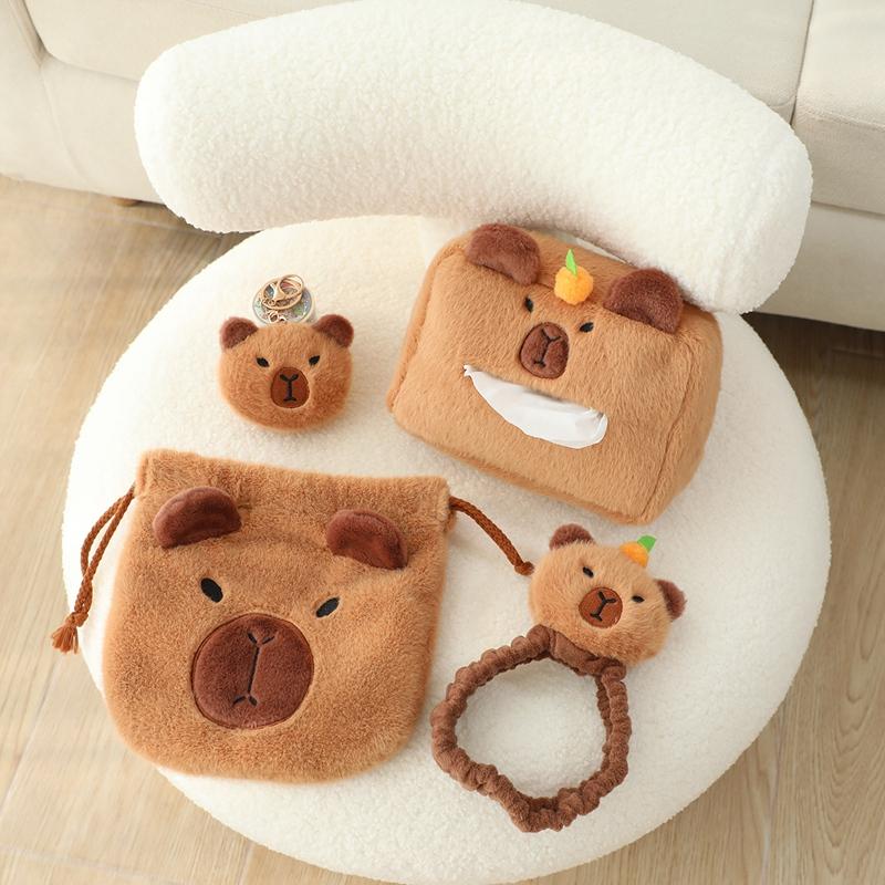 Милая плюшевая подушка для автомобиля Capybara, зеркало заднего вида, коробка для салфеток, чехол для подголовника автомобиля, чехол для плеча, комбинация автомобильных принадлежностей, украшение для автомобиля