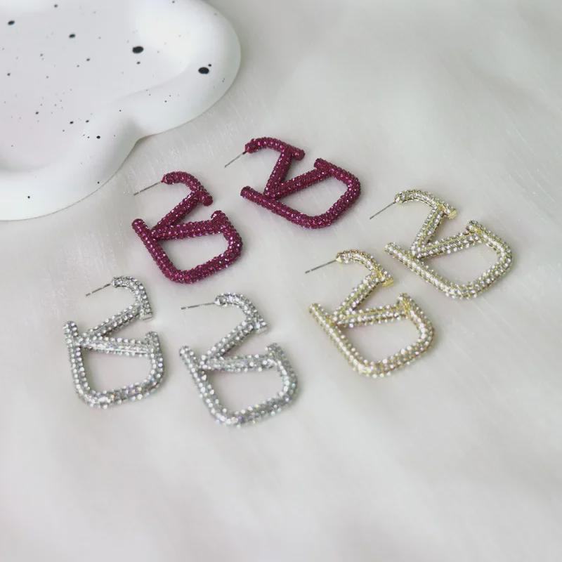 Роскошные серьги с бриллиантами в форме буквы V: Модный, стильный и милый индивидуальный дизайн