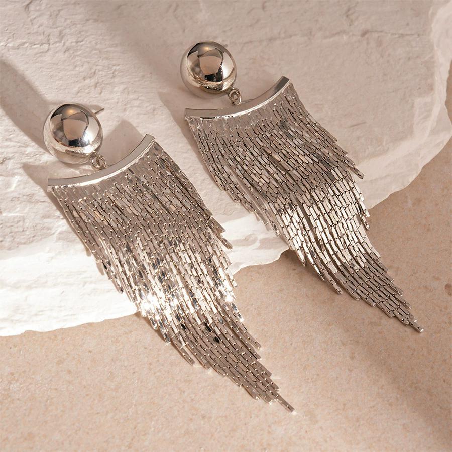 Fashionable And Individual Cold Metal Tassel Silver Needle Earrings Electroplated Simple And Elegant High-End Earrings For Women