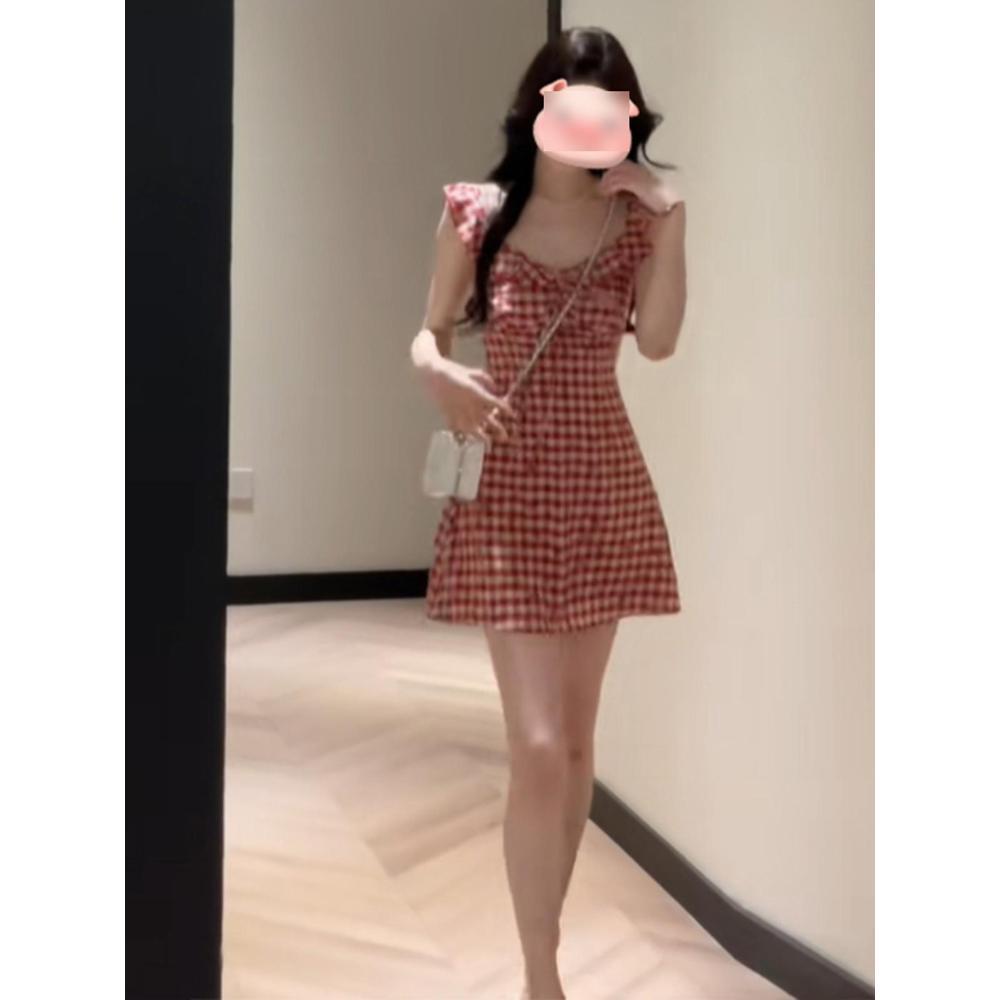 Retro red plaid suspender dress for women, waist and thin in summer, hot girl, small and tall, hip-wrapped short skirt