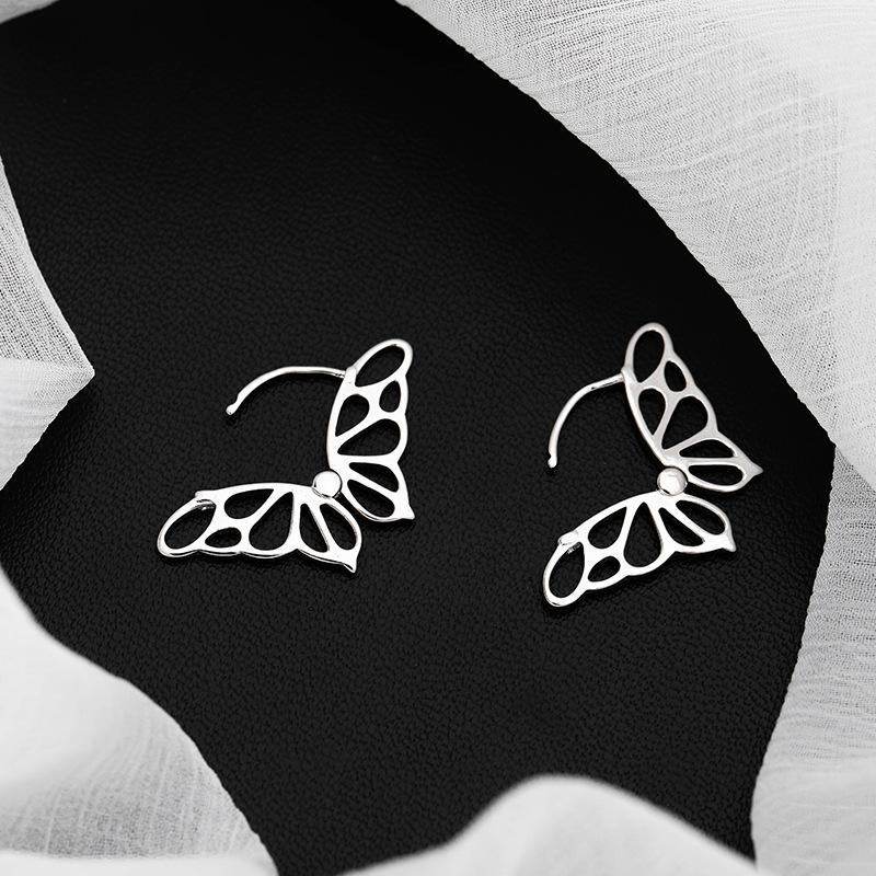 Design Sense Hollow Insect Elf Earrings Female Mori Fashion Small Butterfly Ear Buckles