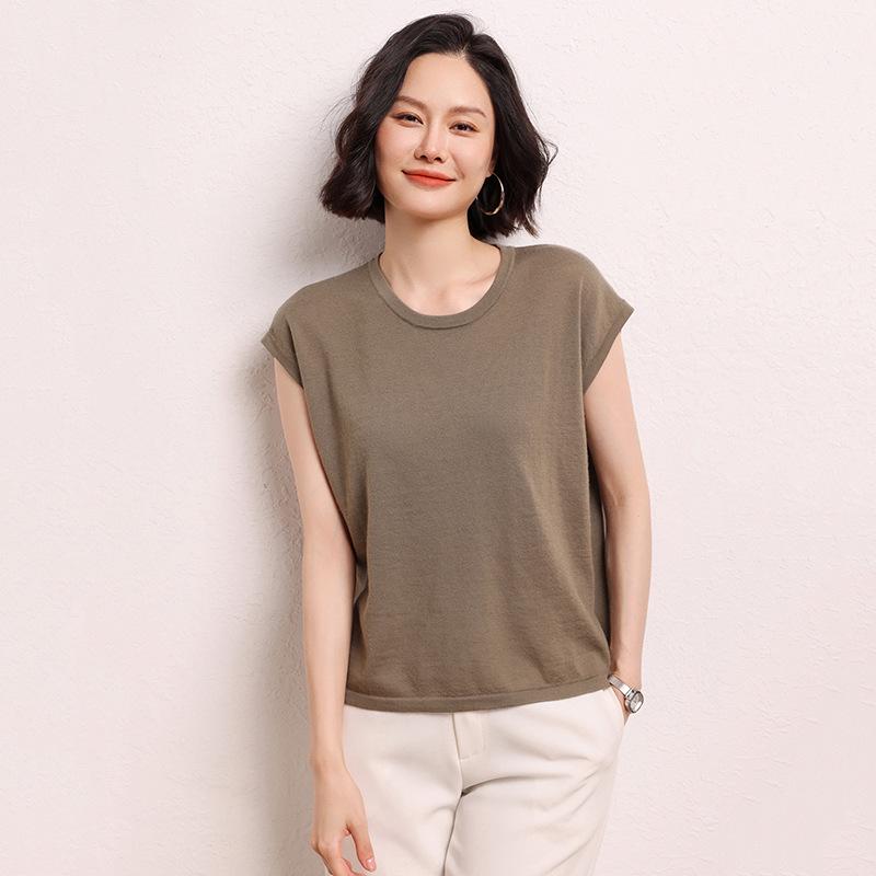 High-Quality Women's Cashmere Round Neck Short Sleeve Sweater for Autumn/Winter - Simple, Loose, and Versatile.