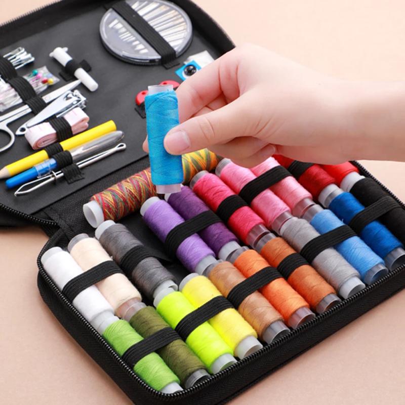 Полный набор для шитья с нитками, иглами, ножницами, рулеткой, пуговицами и многим другим для проектов по рукоделию для дома и путешествий